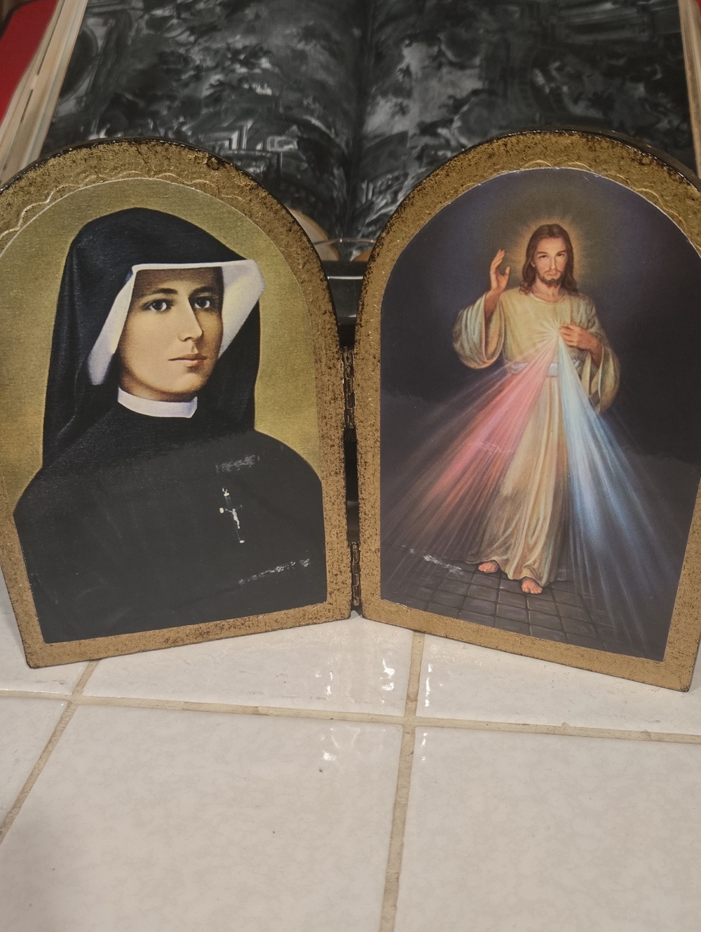 Antique Italian Gold Gilt Divine Mercy Jesus And Saint Faustina Wooden Diptych